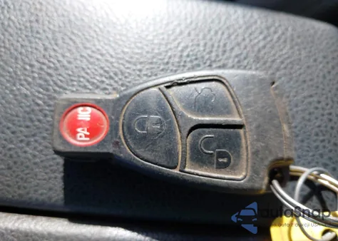 2012 Mercedes-Benz C 300 Sport 4Matic z USA, uszkodzony, nr VIN WDDGF8BB9CA710562